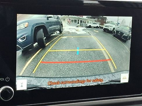 Used 2025 Toyota Camry SE image 18