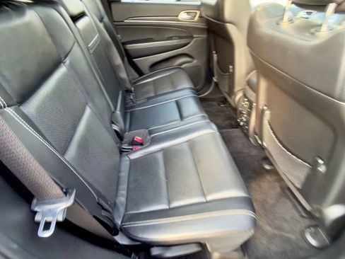 Used 2015 Jeep Grand Cherokee Limited w/ Luxury Group II image 17