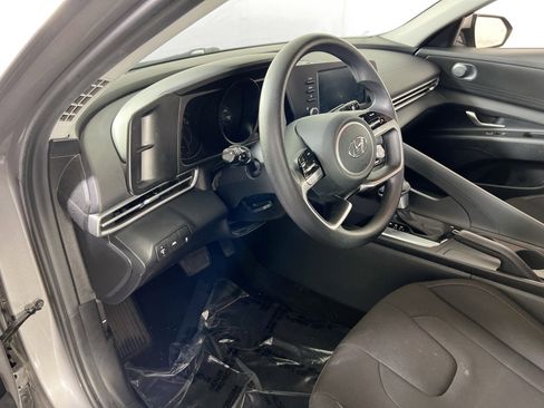 Used 2023 Hyundai Elantra SEL FWD image 9