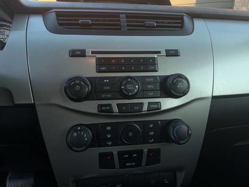 Used 2009 Ford Focus SEL image 10