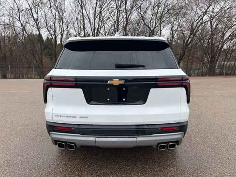 Used 2025 Chevrolet Traverse LT image 4