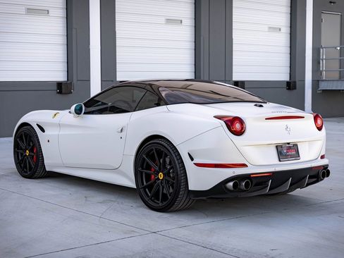 Used 2016 Ferrari California T image 9
