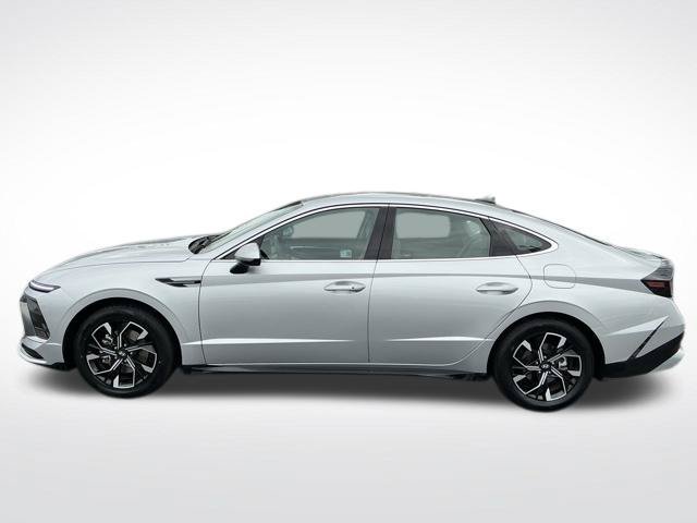 Used 2025 Hyundai Sonata SEL FWD image 2