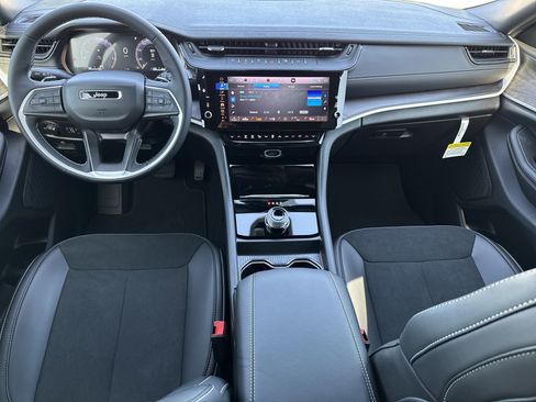 New 2026 Jeep Grand Cherokee L 2WD image 17