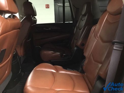 Used 2017 Cadillac Escalade Luxury image 29