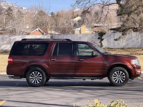Used 2017 Ford Expedition EL XLT image 3