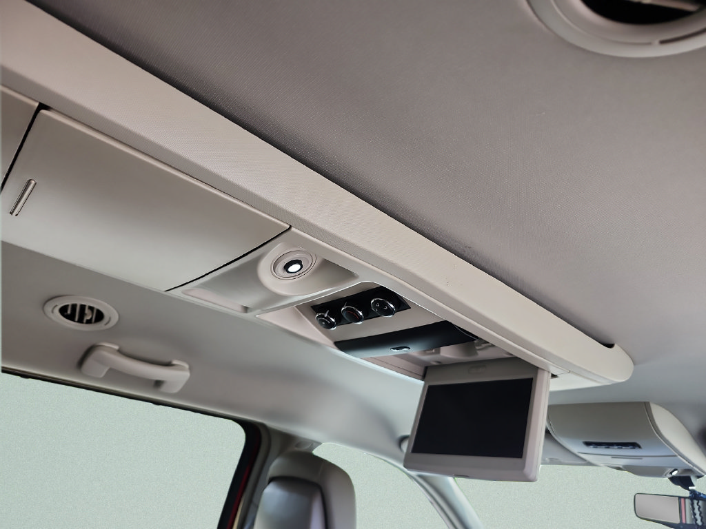 Used 2015 Chrysler Town & Country Touring-L w/ Driver Convenience Group FWD image 37
