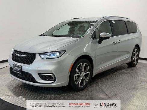 New 2026 Chrysler Pacifica Pinnacle w/ Trailer Tow Group image 3