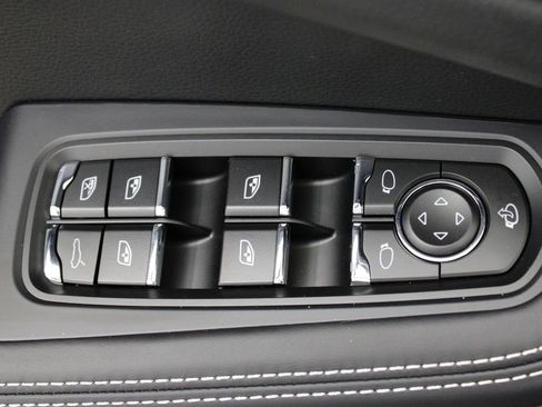 New 2026 Porsche Macan image 25