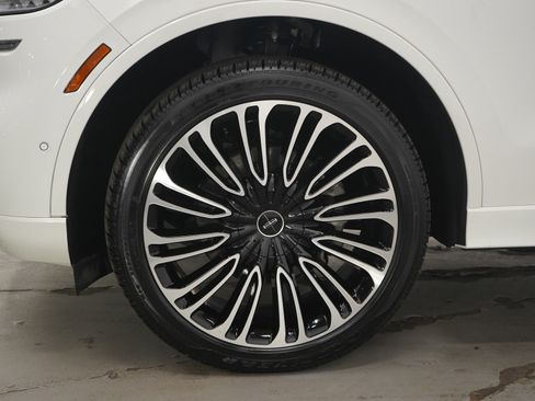 Used 2024 Lincoln Aviator Black Label image 32