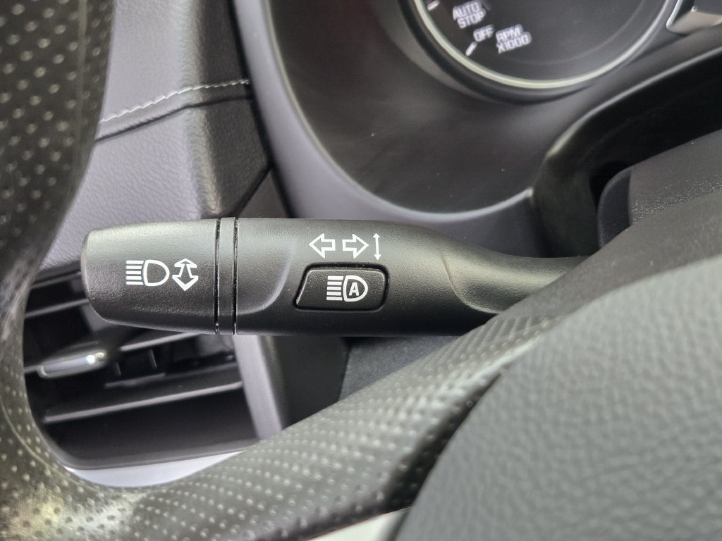 Used 2024 GMC Terrain SLE w/ Driver Convenience Package FWD image 27