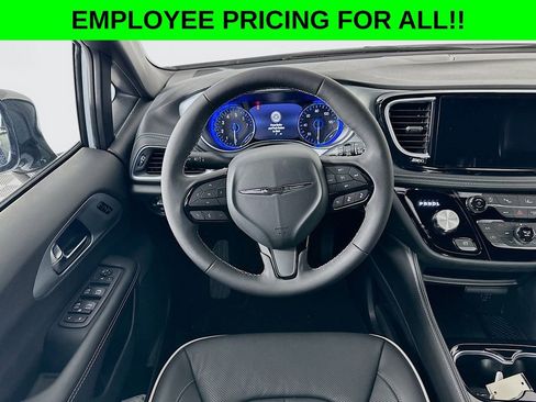 New 2026 Chrysler Pacifica Limited w/ S Appearance Package image 28