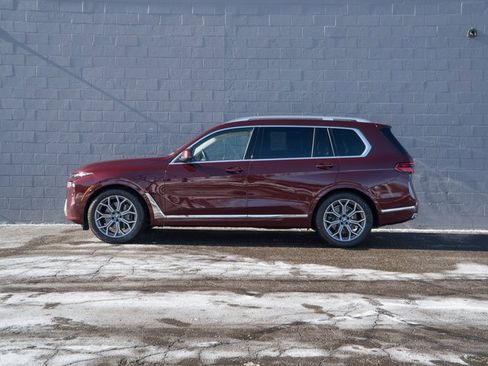 Used 2024 BMW X7 xDrive40i w/ Executive Package image 2