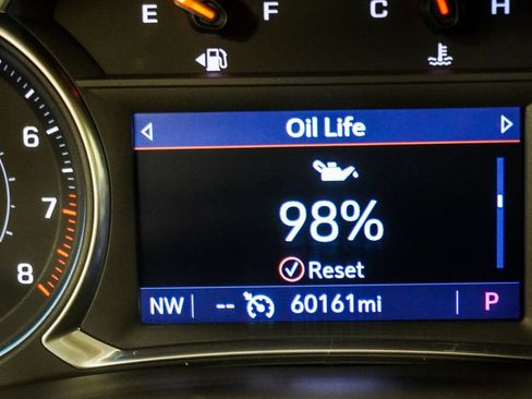 Used 2021 Chevrolet Traverse LT FWD image 29