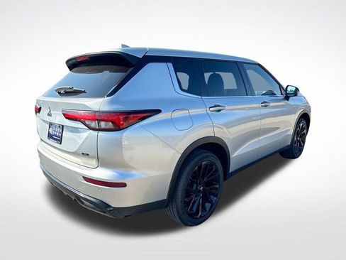 Used 2023 Mitsubishi Outlander SE image 5