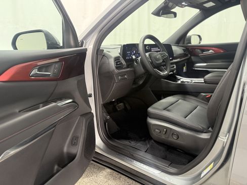 Used 2025 Chevrolet Traverse Z71 w/ Driver Confidence Package image 12