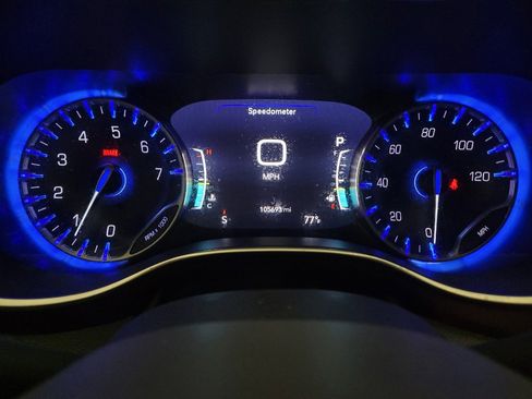 Used 2017 Chrysler Pacifica Limited w/ UConnect Theater Package FWD image 23