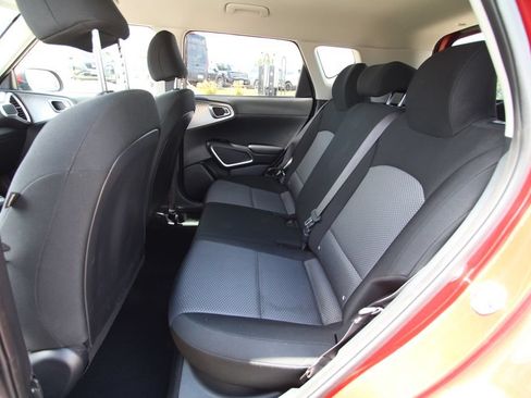 Used 2023 Kia Soul LX FWD image 7