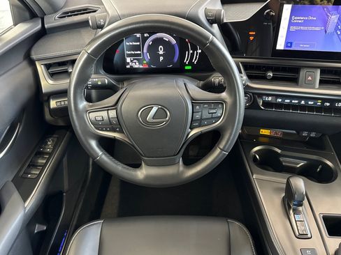 Used 2025 Lexus UX 300h FWD w/ Accessory Package (Z2) image 18
