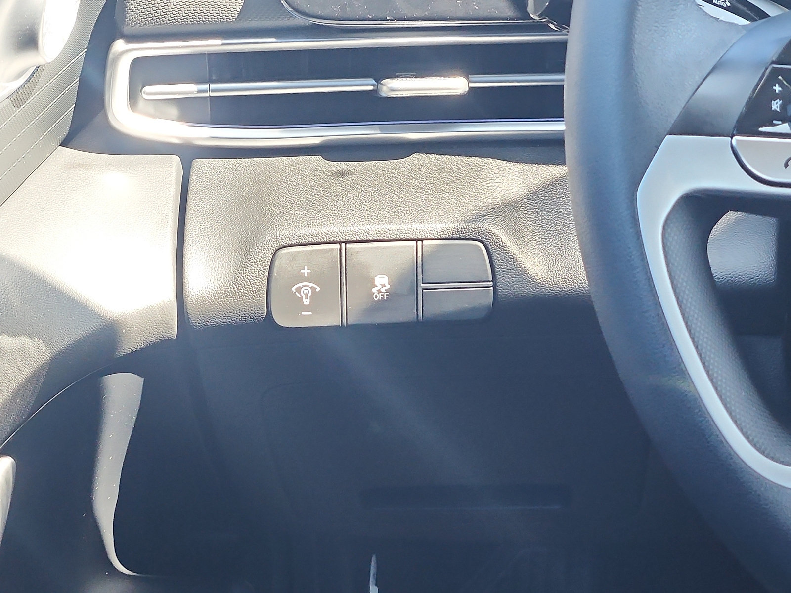 Certified 2024 Hyundai Elantra SEL FWD image 12