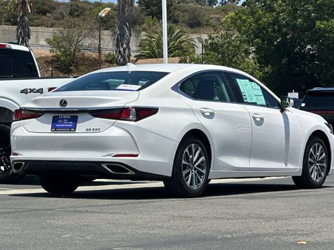 Used 2022 Lexus ES 350 w/ Accessory Package 2 FWD image 3