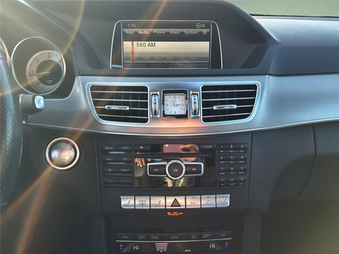 Used 2014 Mercedes-Benz E 250 E 250 BlueTEC Sport image 22