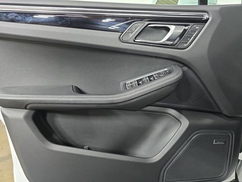 Certified 2026 Porsche Macan AWD/4WD image 22