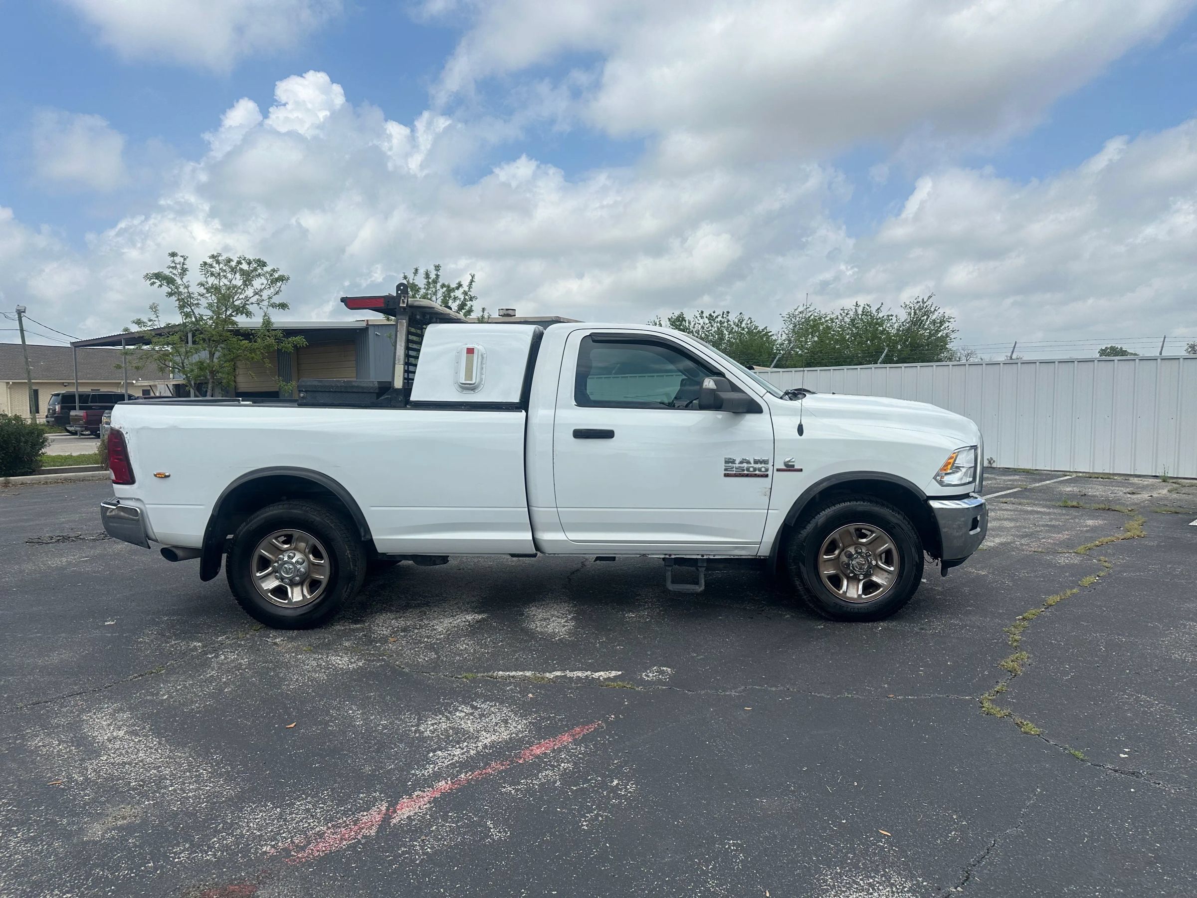 Used 2018 RAM 2500 Tradesman w/ Chrome Appearance Group RWD image 4