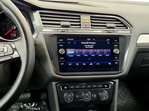 Used 2019 Volkswagen Tiguan SE AWD/4WD image 17