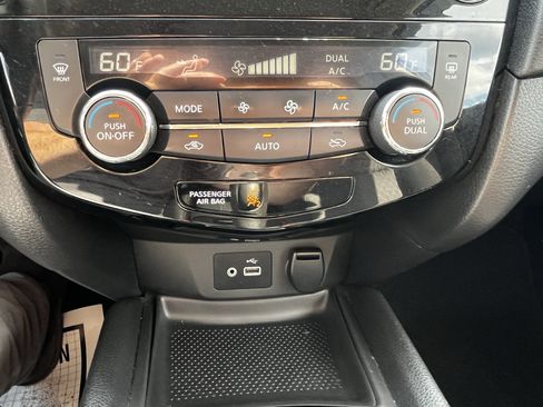 Used 2020 Nissan Rogue SV AWD/4WD image 22