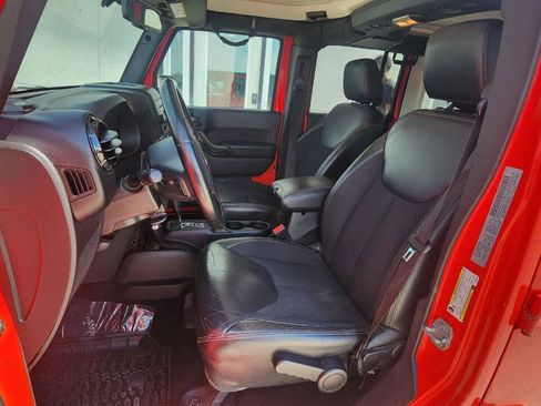 Used 2017 Jeep Wrangler Unlimited Sahara AWD/4WD image 10