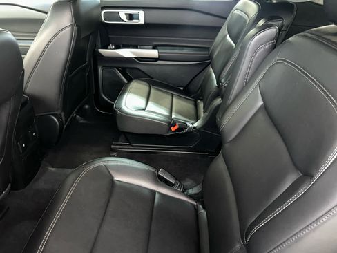 Used 2024 Ford Explorer XLT w/ Equipment Group 202A image 5