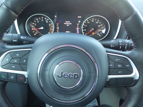 Used 2018 Jeep Compass Limited w/ Navigation Group image 19