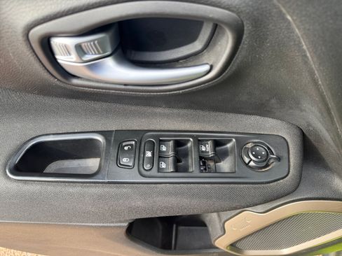 Used 2017 Jeep Renegade Sport w/ Power & Air Group AWD/4WD image 12