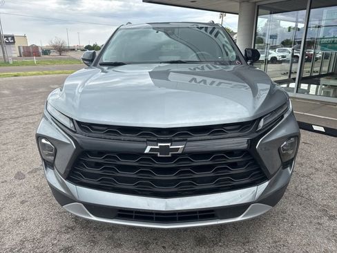 Used 2024 Chevrolet Blazer LT w/ Convenience Package FWD image 2