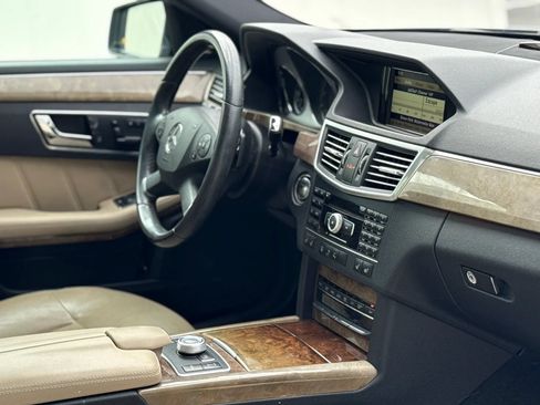 Used 2011 Mercedes-Benz E 550 Sedan image 27
