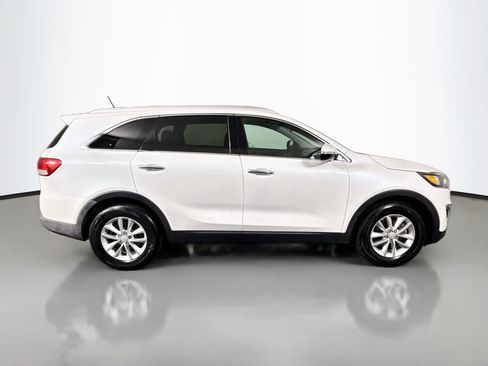 Used 2017 Kia Sorento FWD image 11