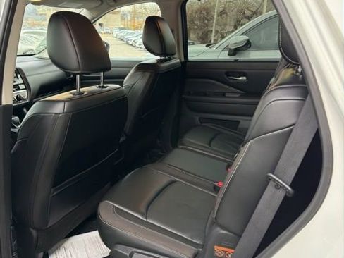 Used 2023 Nissan Pathfinder SL image 22