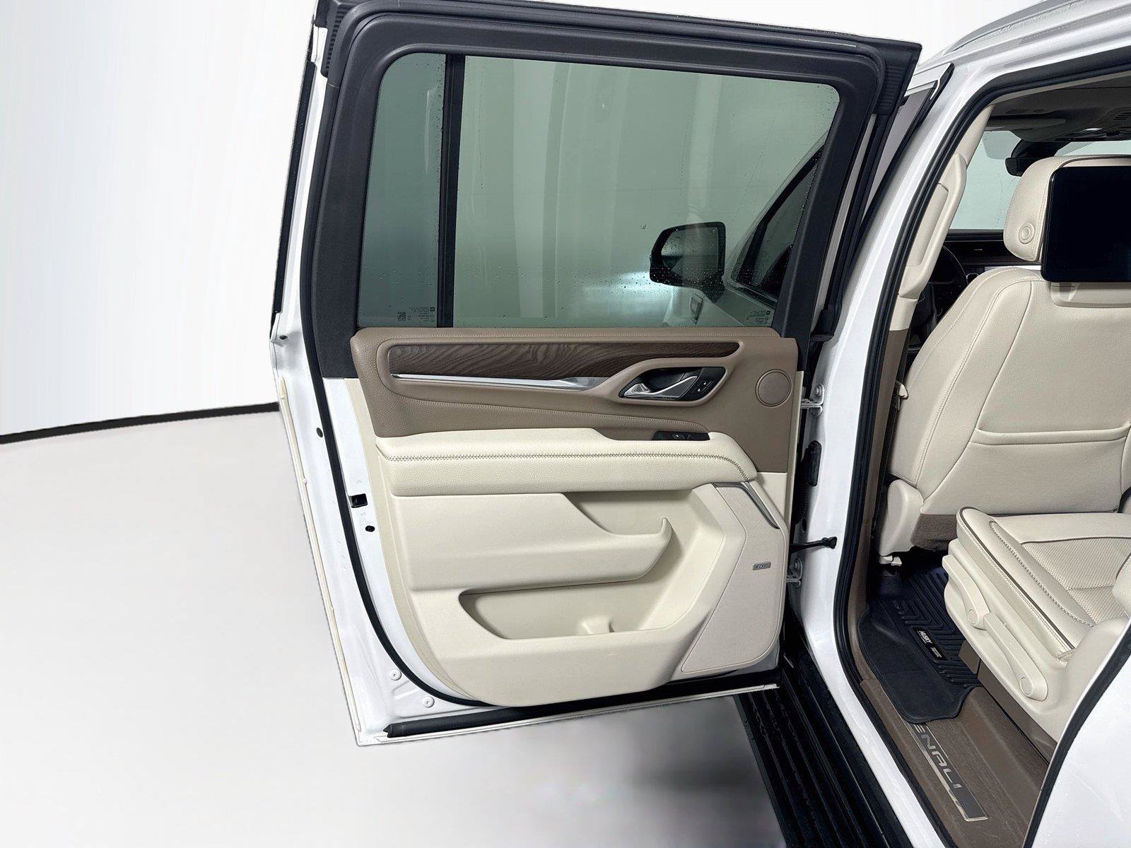 Used 2022 GMC Yukon XL Denali w/ Denali Ultimate Package AWD/4WD image 27