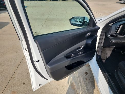 New 2026 Hyundai Elantra SE FWD image 17