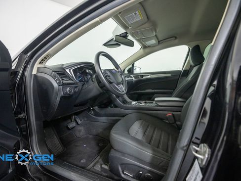 Used 2020 Ford Fusion SE FWD image 10