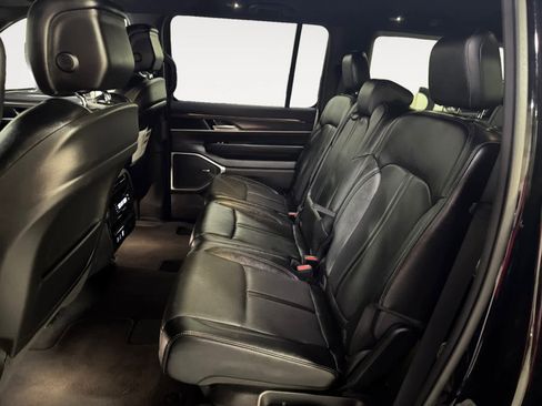 Used 2024 Jeep Wagoneer L Series II image 17