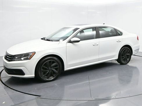 Used 2018 Volkswagen Passat 2.0T SE image 3