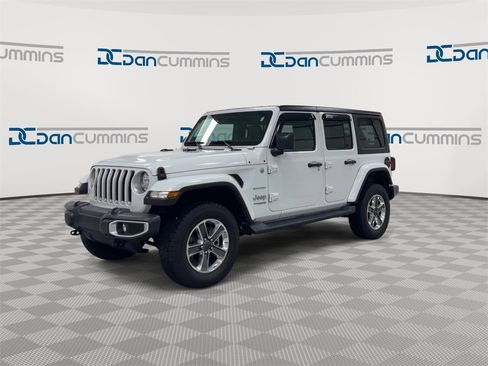 Used 2022 Jeep Wrangler Unlimited Sahara w/ Cold Weather Group image 4