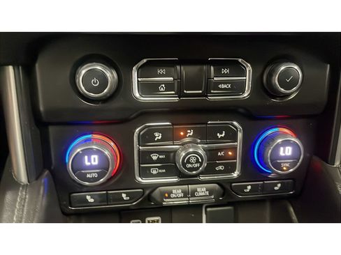 Used 2023 Chevrolet Suburban Z71 w/ Luxury Package AWD/4WD image 14