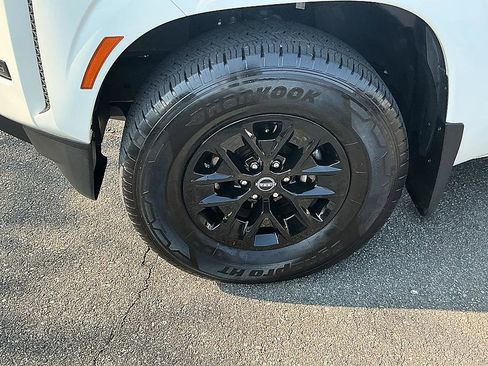 Certified 2024 Nissan Frontier SV RWD image 7