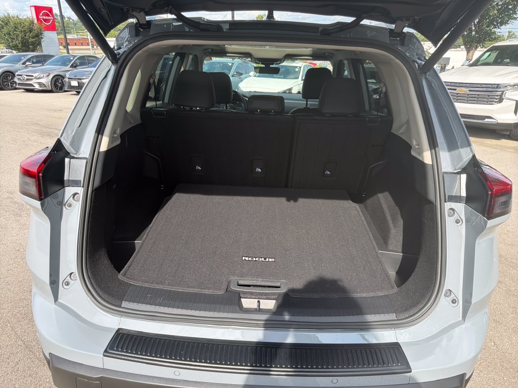 Used 2026 Nissan Rogue Dark Armor FWD image 24