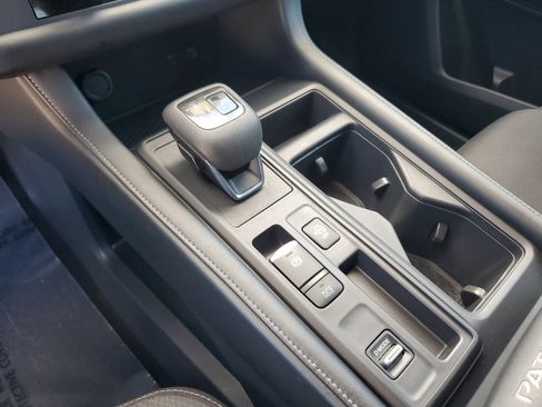 Used 2024 Nissan Pathfinder S image 24