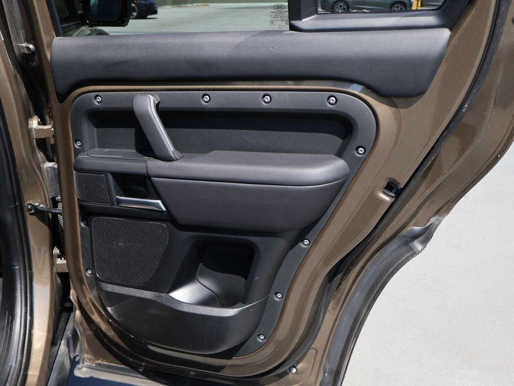 Certified 2025 Land Rover Defender 110 X-Dynamic SE AWD/4WD image 14