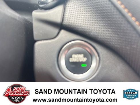 Used 2023 Chevrolet Equinox Premier FWD image 17